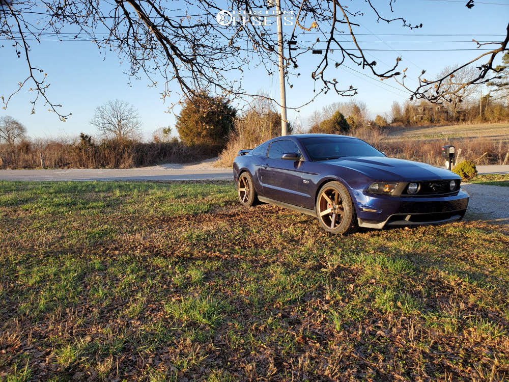 2011 Ford Mustang with 20x9.5 32 JNC Jnc026 and 275/35R20 Lexani