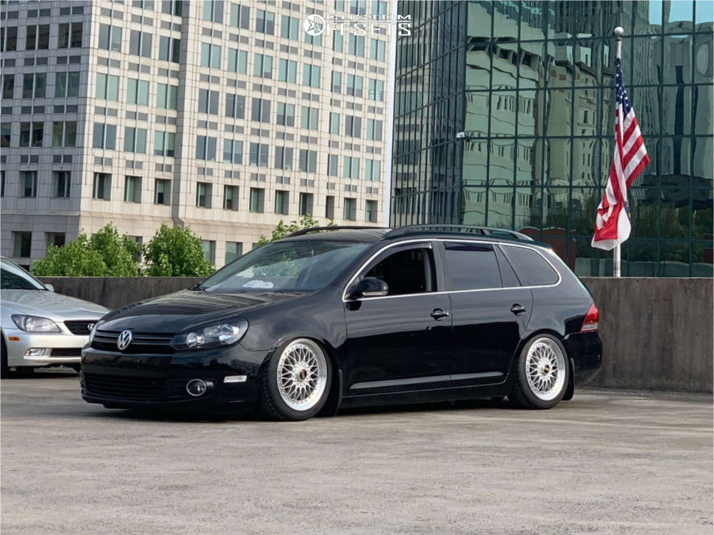 933602-1-2013-jetta-volkswagen