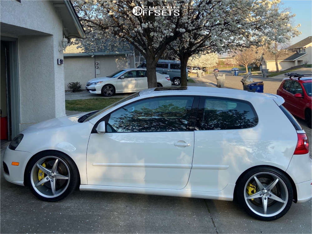 2008 Volkswagen R32 with 18x8 35 Touren TR70 and 225/40R18 Firestone ...