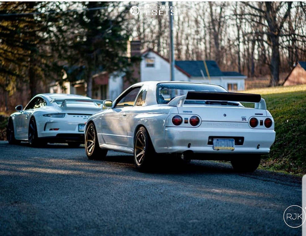 1990 Nissan Skyline with 17x9 30 STR 903 and 255/40R17 Federal 595