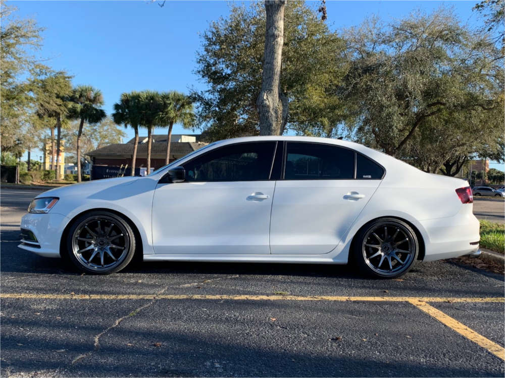 2016 Volkswagen Jetta with 18x8.5 35 JNC Jnc006 and 215