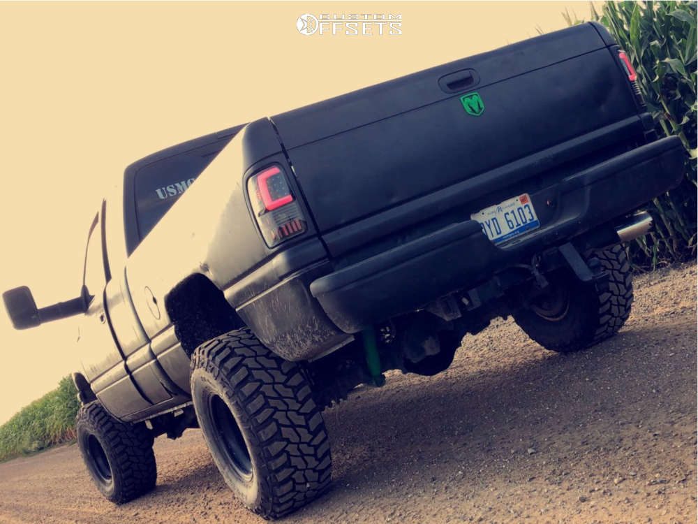 1999 Dodge Ram 1500 with 15x10 -44 Pro Comp Series 97 and 33/12.5R15 ...