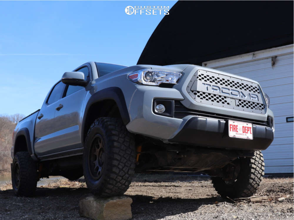 2019 Toyota Tacoma with 16x8 -25 RRW RR5-S and 265/70R16 BFGoodrich Mud ...