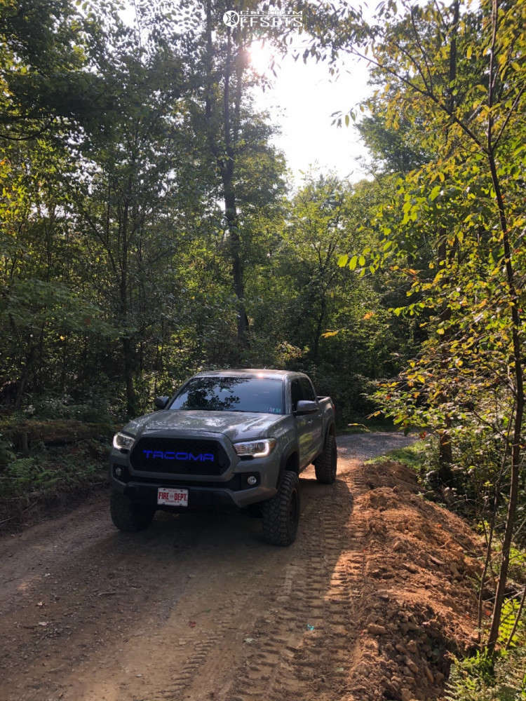 2019 Toyota Tacoma with 16x8 -25 RRW RR5-S and 265/70R16 BFGoodrich Mud ...