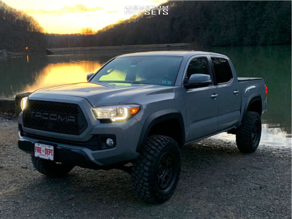 2019 Toyota Tacoma with 16x8 -25 RRW RR5-S and 265/70R16 BFGoodrich Mud ...