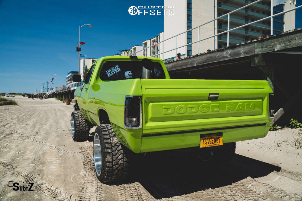 1989 Dodge W250 with 22x14 73 American Force Rebel Ss and 33/14.5R22
