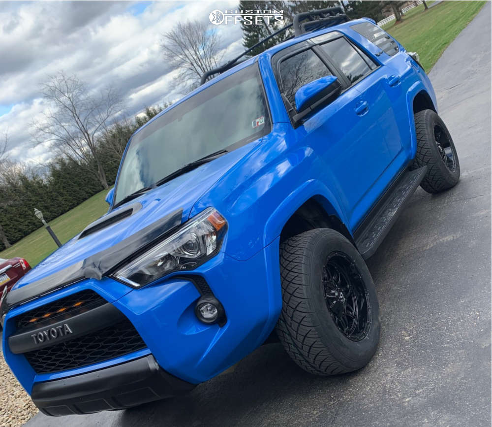 Fuel Hostage 17x9 1 Black D53117909850US Custom Offsets