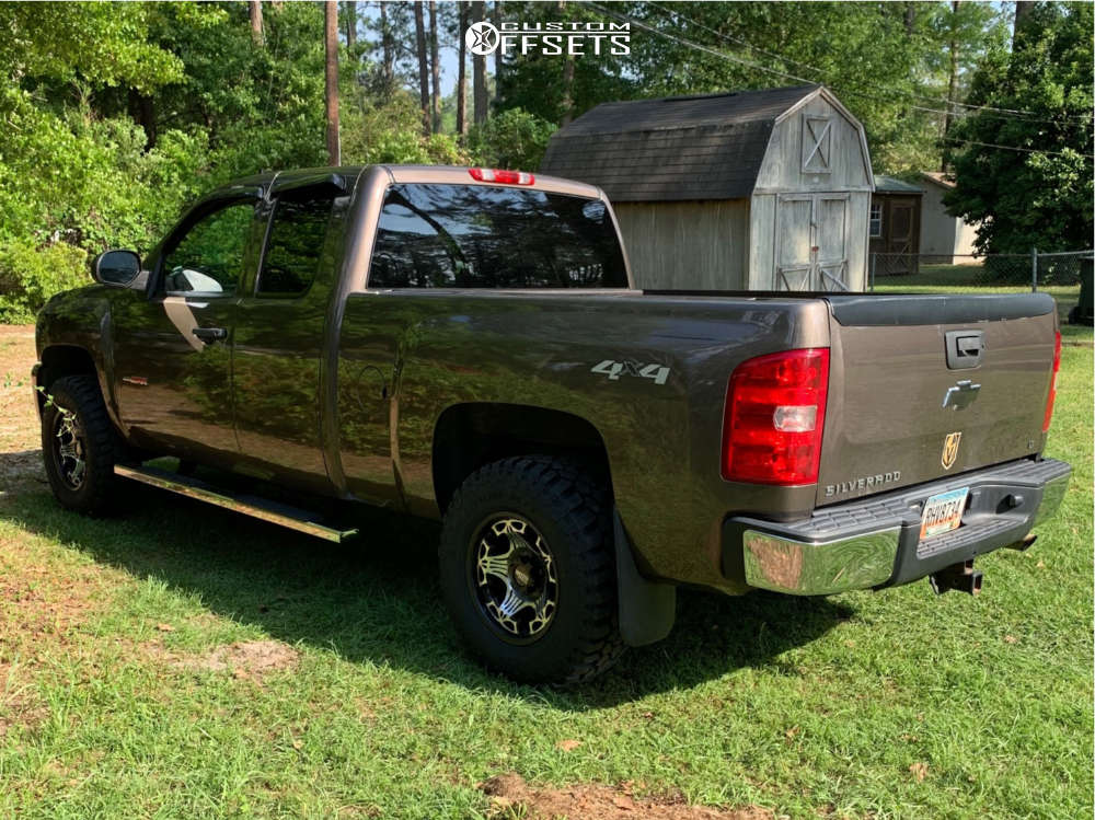 2007 Chevrolet Silverado 1500 with 17x9 -12 Moto Metal Mo909 and 285 ...