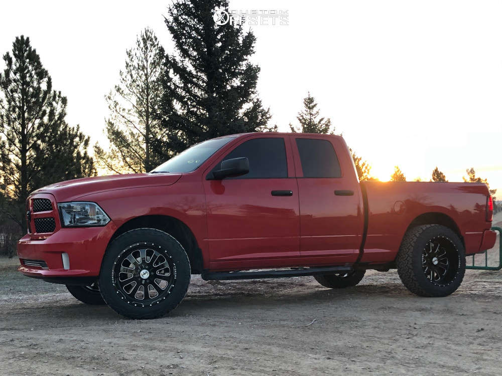 2014 Ram 1500 with 22x12 44 XF Xfx302 and 35/12.5R22 Venom Power Terra Hunter X/t and