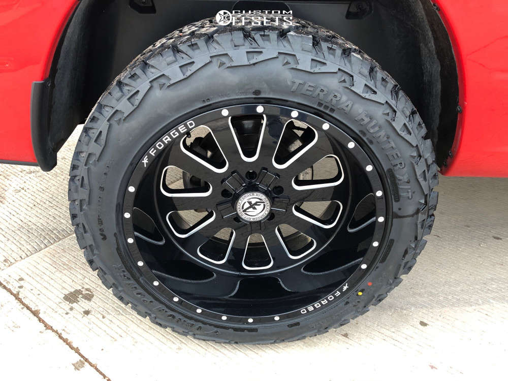 2014 Ram 1500 with 22x12 44 XF Xfx302 and 35/12.5R22 Venom Power Terra Hunter X/t and