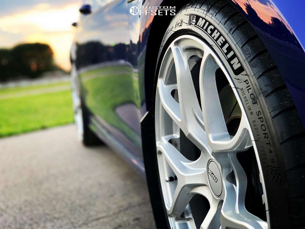 2016 Volkswagen Golf R with 19x8.5 45 APR A01 and 235/35R19 Michelin ...
