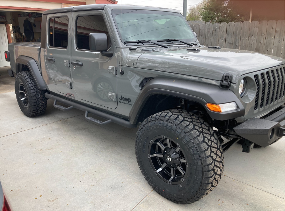 1685134-1-2021-gladiator-jeep-