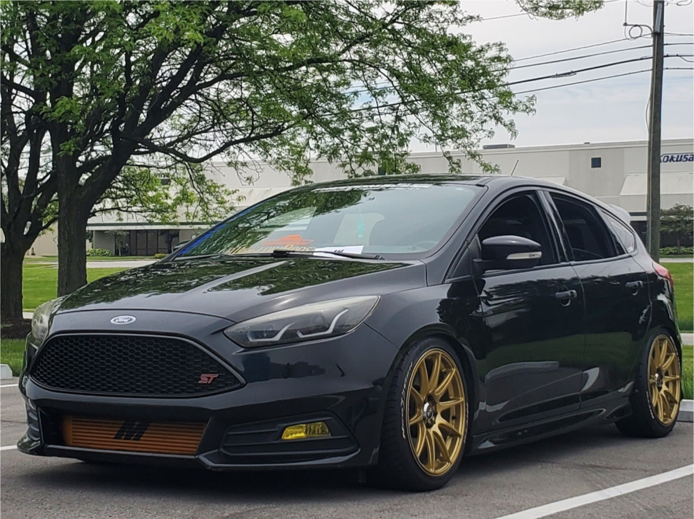 1711797-1-2015-focus-ford-st-