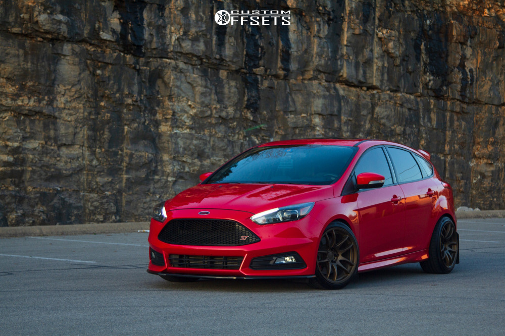 1713594-1-2015-focus-ford-st-