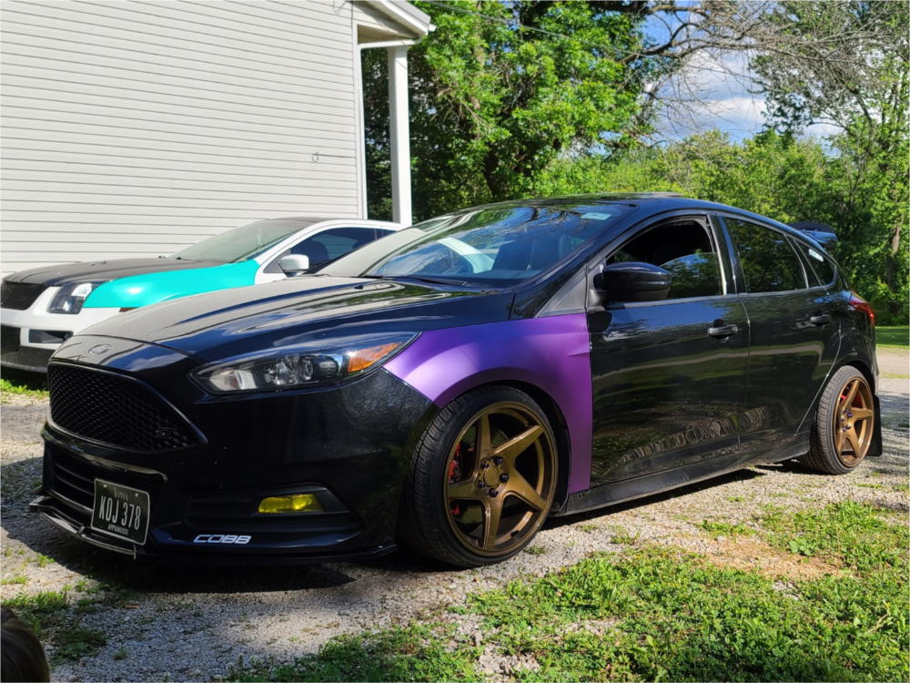 1737905-1-2015-focus-ford-st-