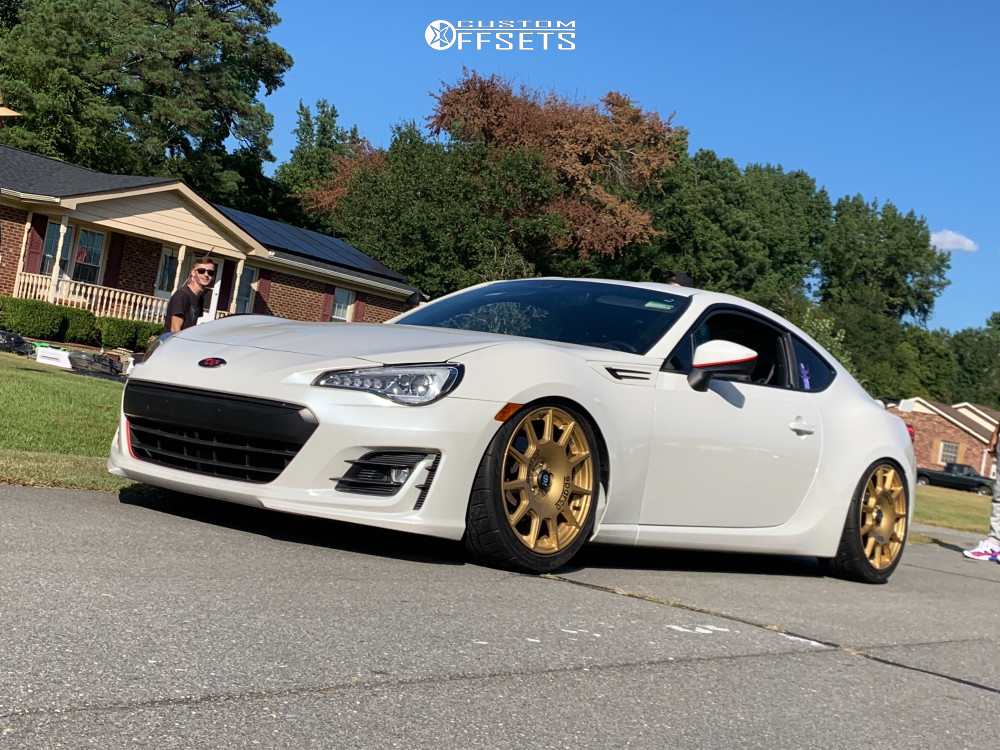SUBARU BRZ GT500カーボンシャーシ & YOKOMOホイール SUBARU BRZ GT500カーボンシャーシ & YOKOMOホイール