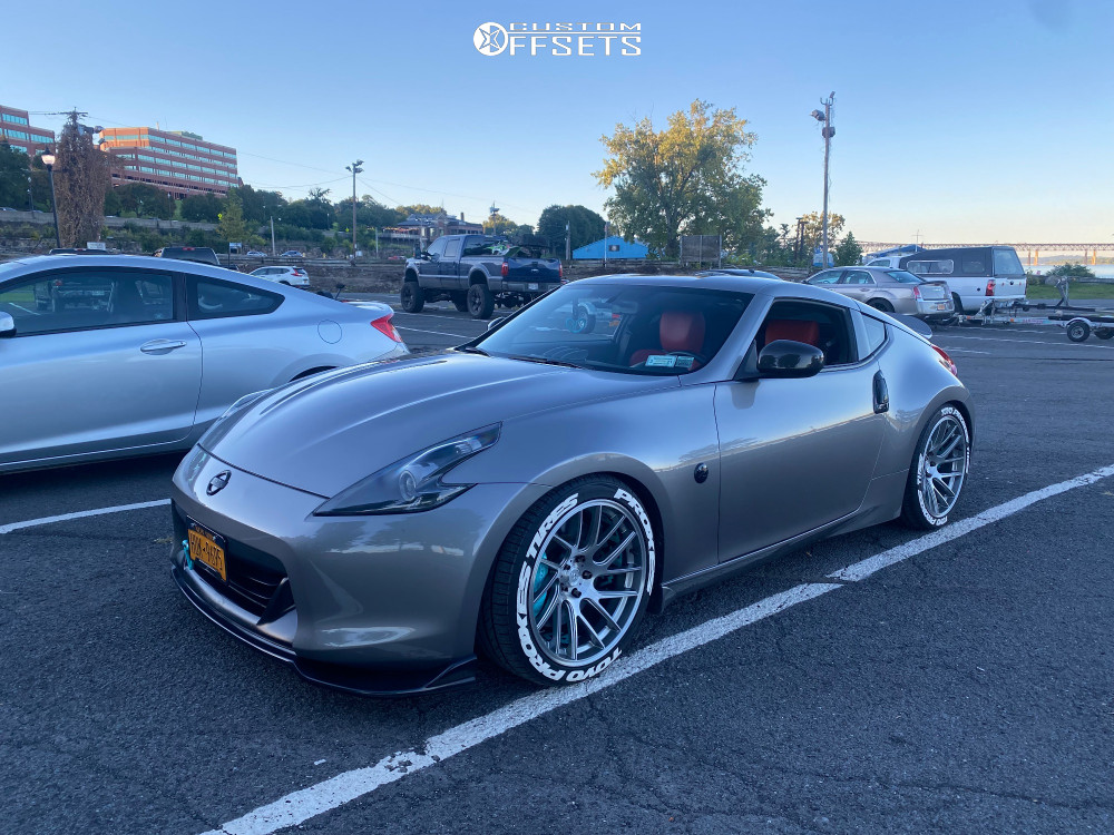 1880675-1-2010-370z-nissan-