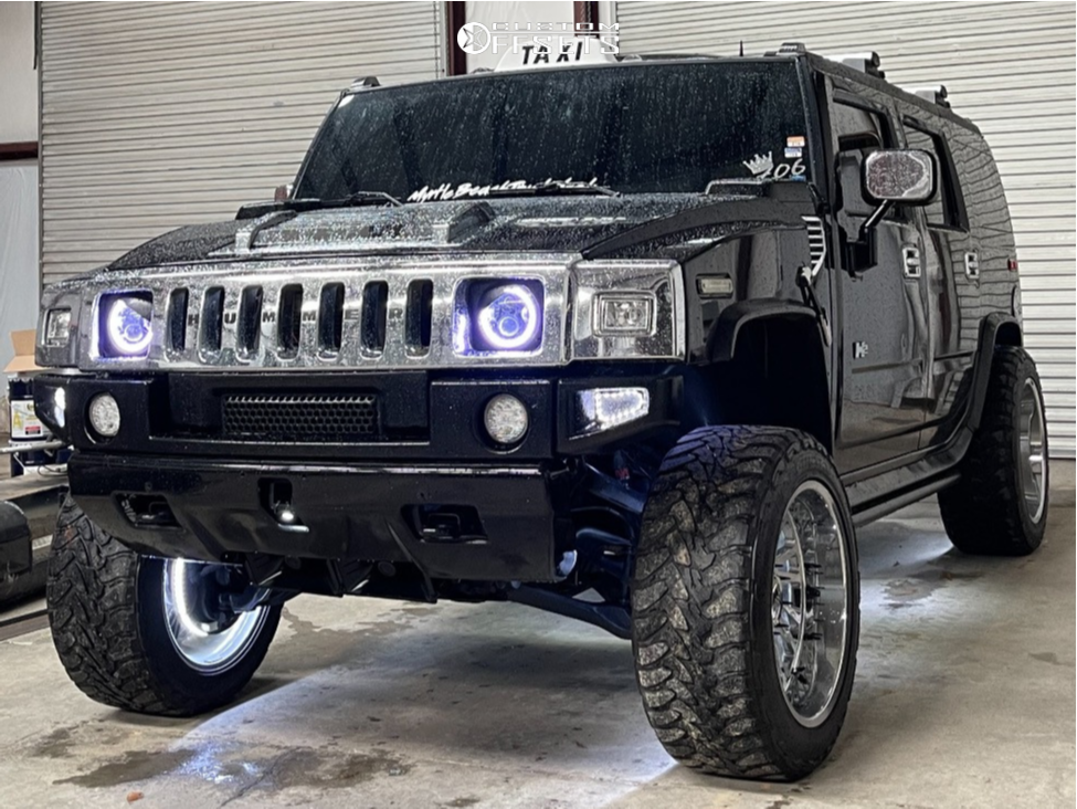 2005 Hummer H2 with 22x12 -45 Tuff T2a and 35/12.5R22 Toyo Tires