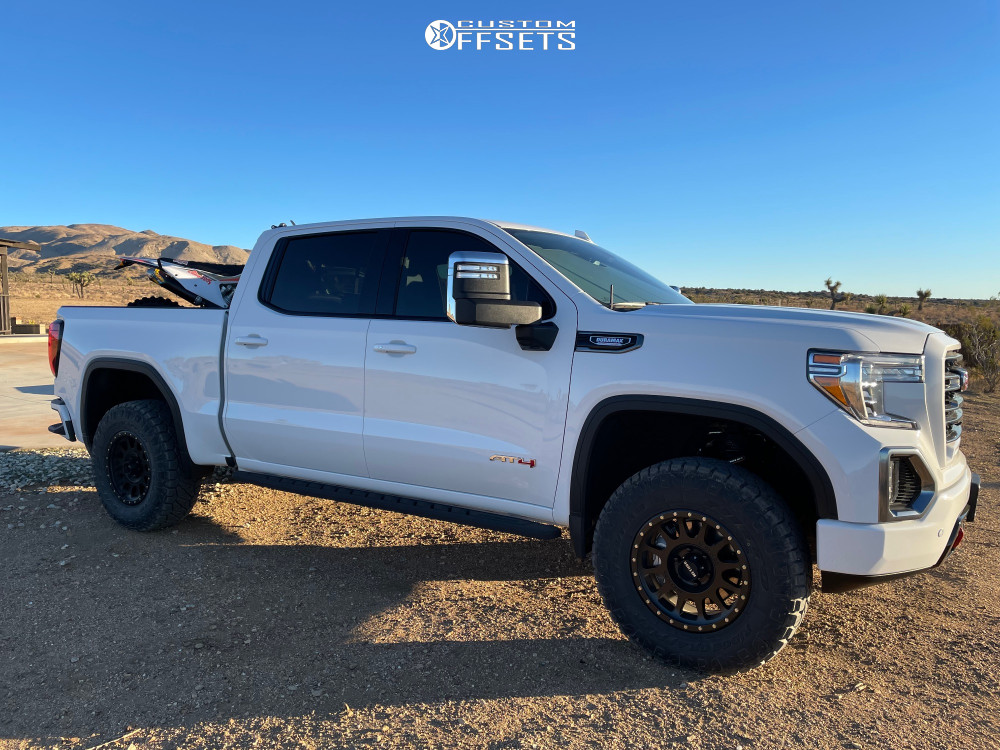 2021 GMC Sierra 1500 with 18x9 18 Method Mr305 and 295/70R18 Nitto