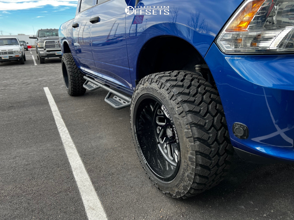 ベルミページ Front Lower Bumper Black For 2014-2018 Ram 1500 CH1002401