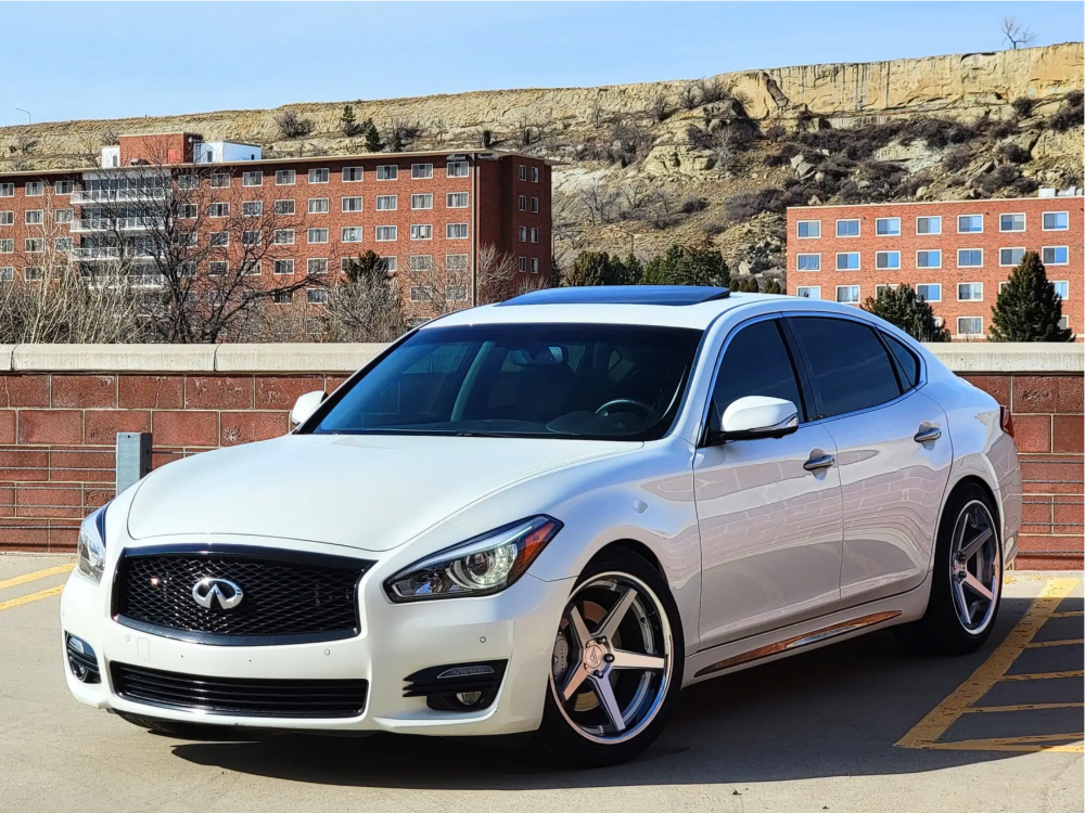 2158057-1-2017-q70l-infiniti-