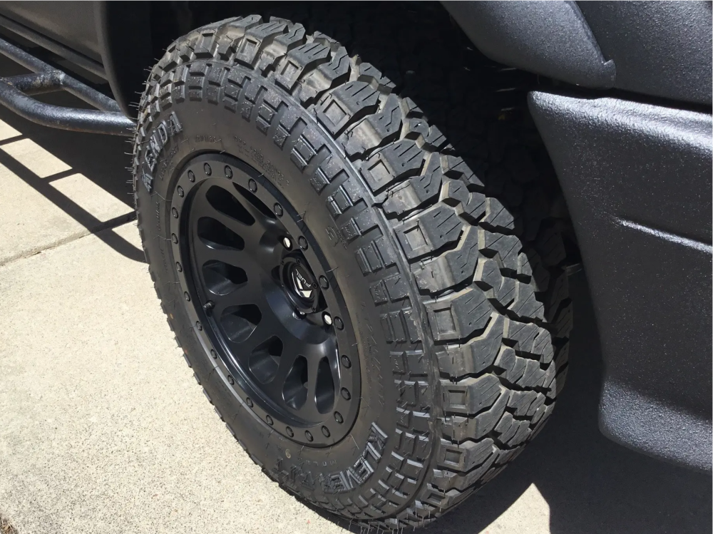 2001 Toyota Tacoma with 17x9 -12 Fuel Vector and 245/75R17 Kenda