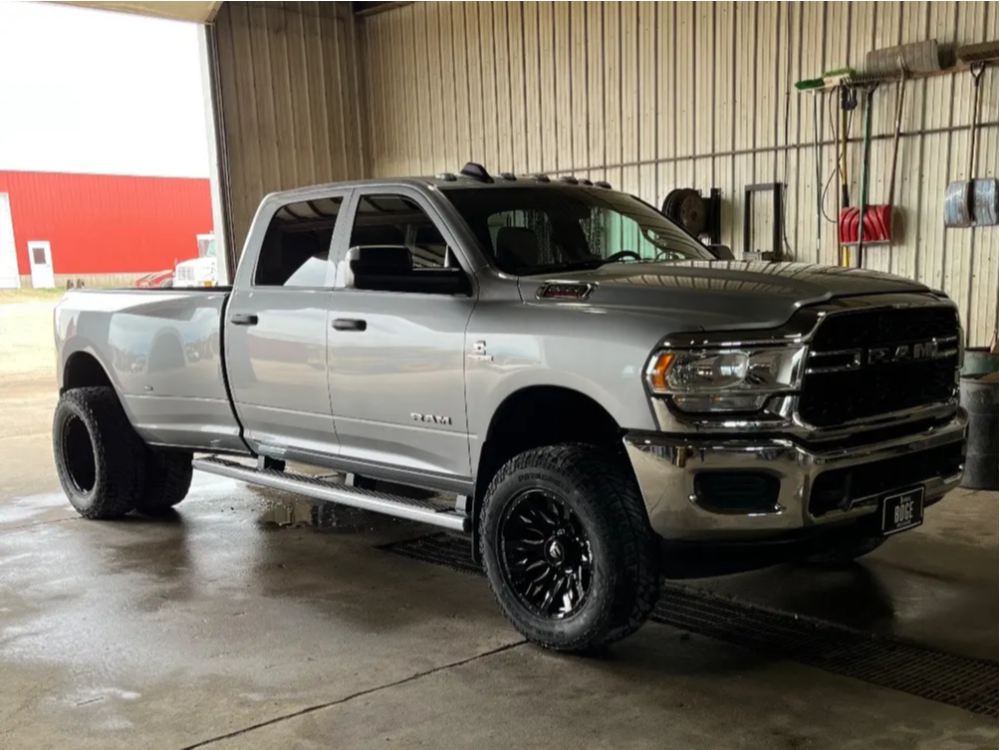 2022 Ram 3500 with 20x10 -18 Fuel Blitz D673 and 35/12.5R20