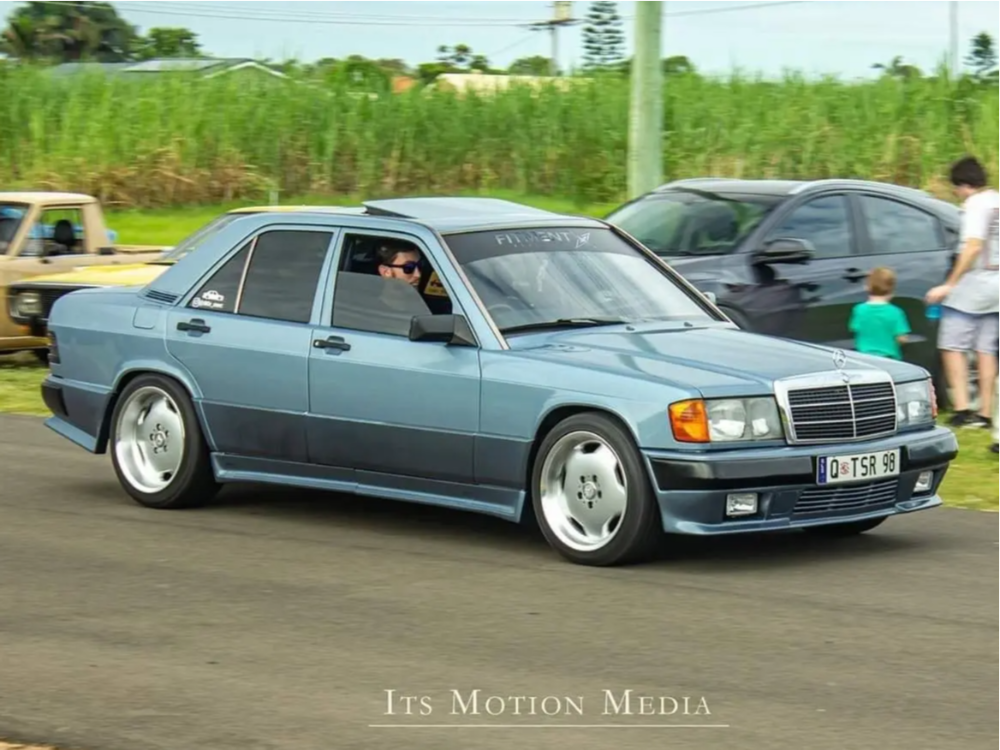 1990 Mercedes-Benz 190E with 17x8 30 Alzor 803 and 215/45R17 GT