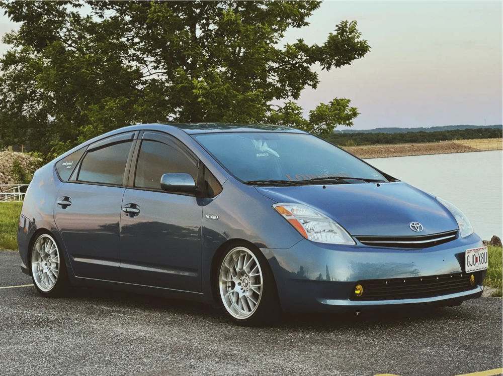 2008 Toyota Prius with 17x7.5 30 Shift Crank and 205/40R17