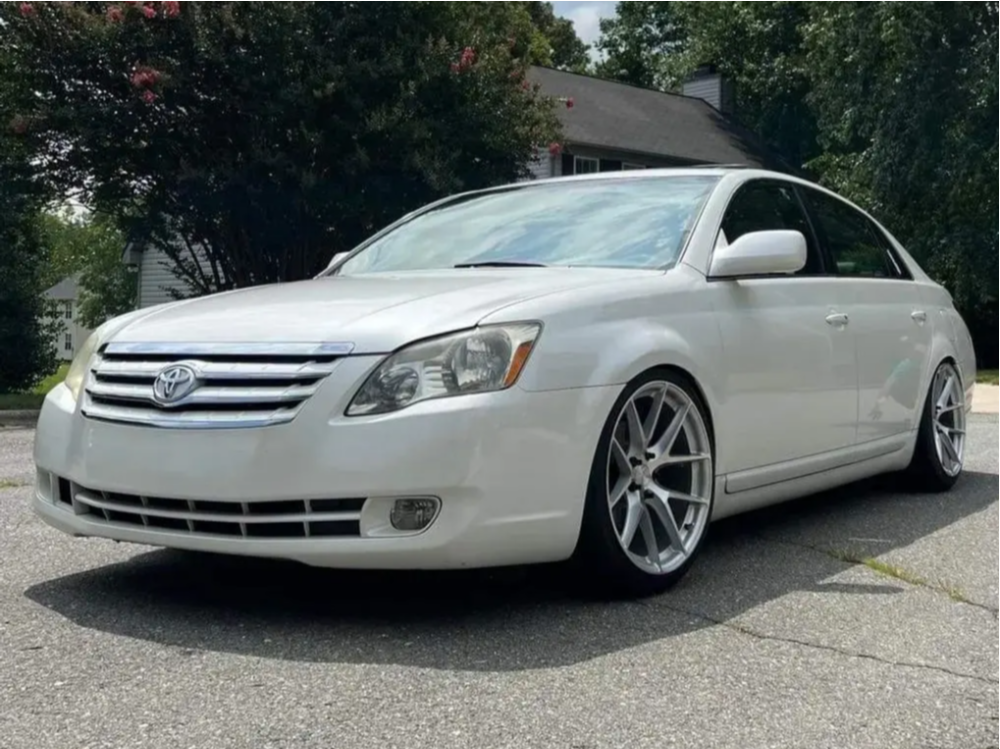 2006 Toyota Avalon with 19x9.5 35 Aodhan Aff7 and 235/40R19