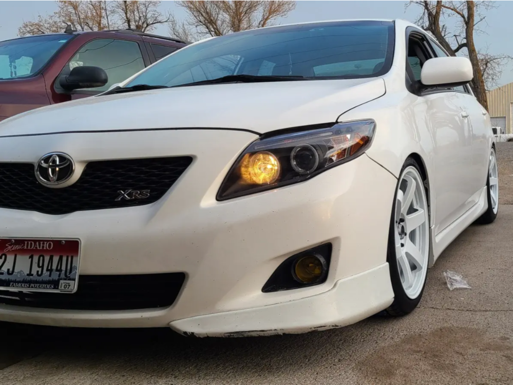2009 Toyota Corolla with 18x8.5 35 JNC Jnc014 and 225/40R18