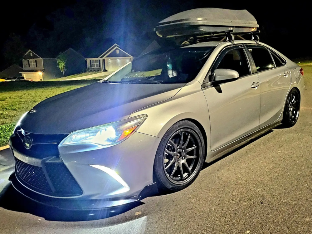 2332931-1-2017-camry-toyota-se