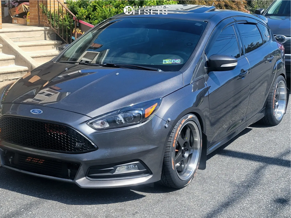 2364356-1-2018-focus-ford-st-