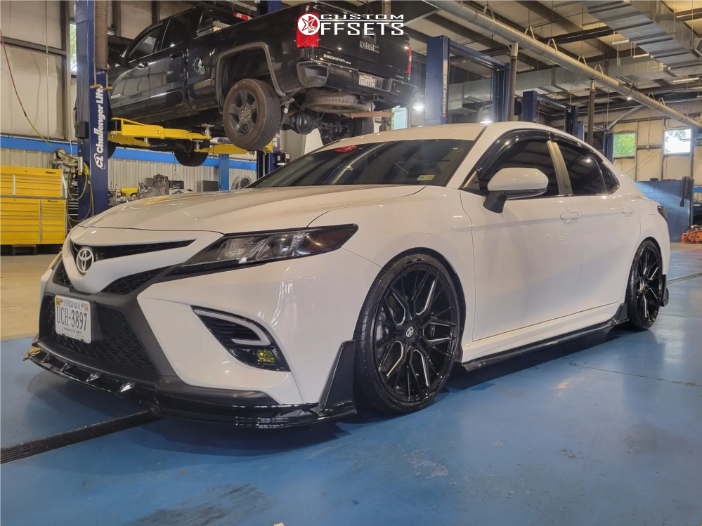2385451-1-2018-camry-toyota-se