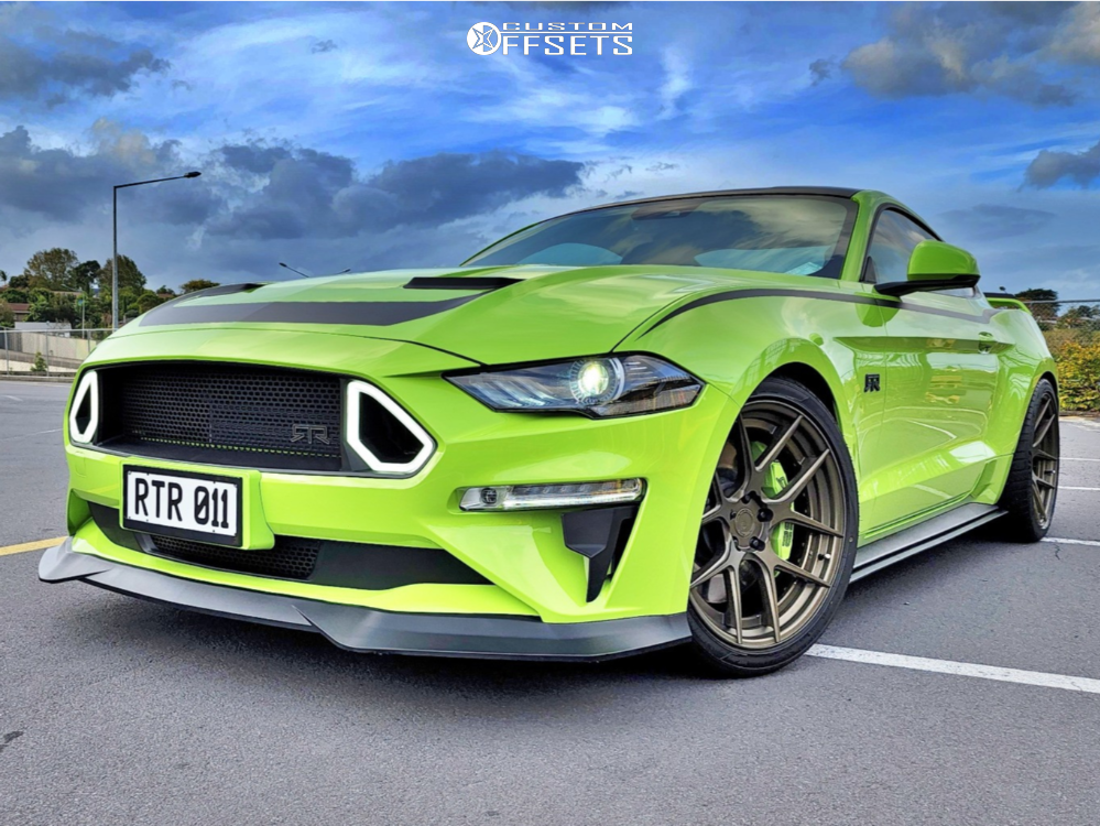 2415268-1-2020-mustang-ford-gt