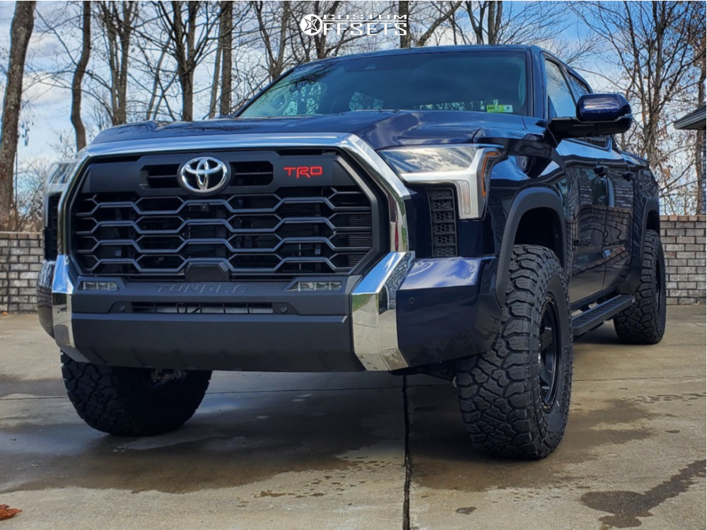 2022 Toyota Tundra with 18x9 18 Method Con6 and 35/12.5R18 Kenda