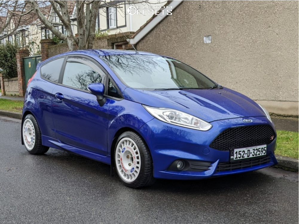 2728271-1-2015-fiesta-ford-st-