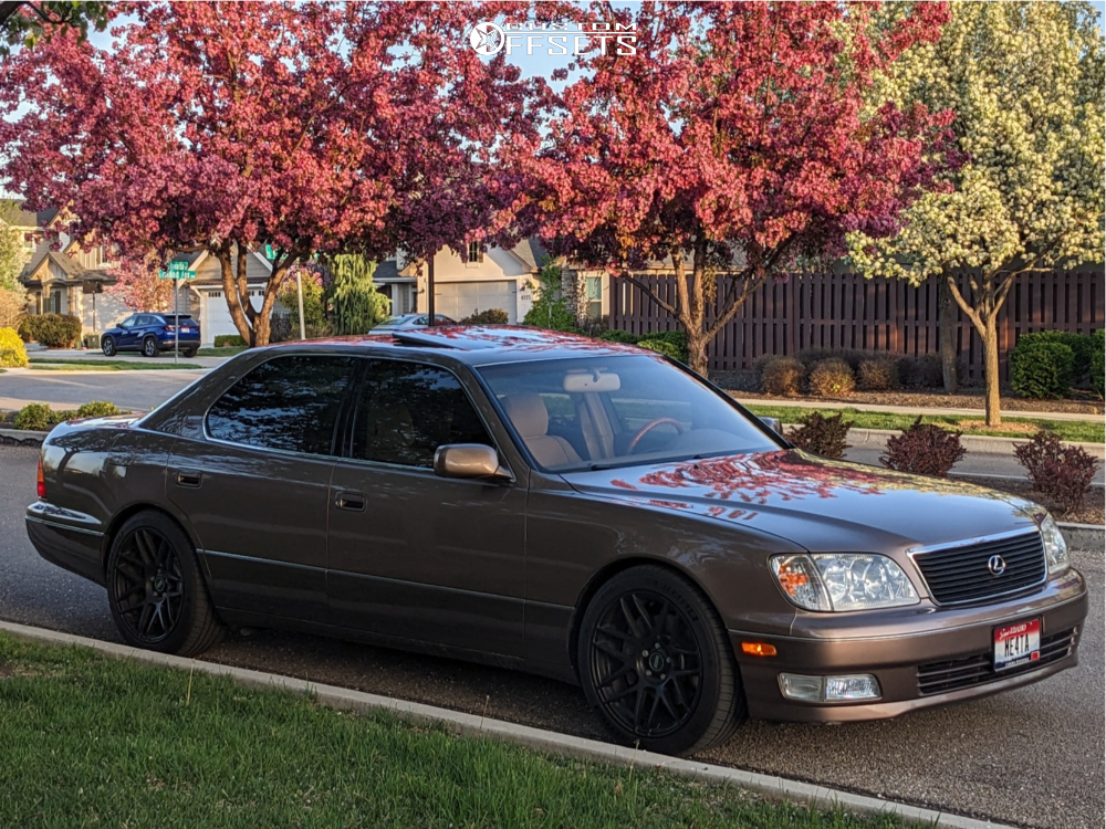 1998 Lexus LS400 with 18x8.5 30 ESR Rf1 and 245/45R18 Michelin