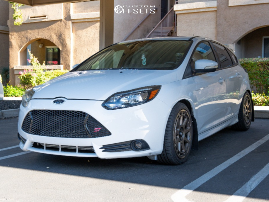 2763535-1-2014-focus-ford-st-
