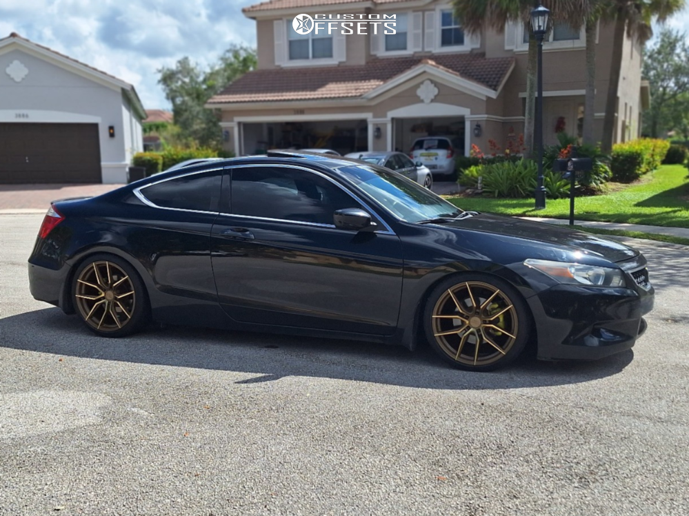 2009 Honda Accord with 19x8.5 40 XXR 559 and 235/35R19 Lexani Lx