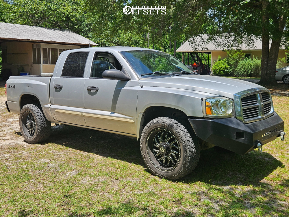 2005 Dodge Dakota with 20x9 0 TIS 544bm and 275/55R20 Venom Power