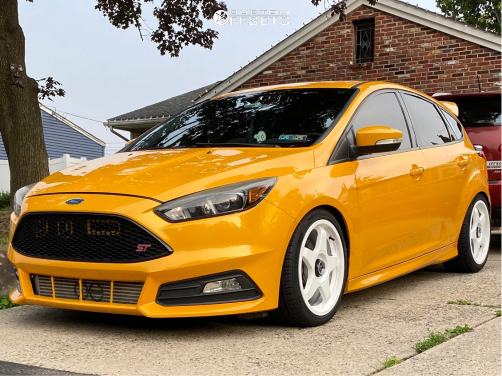2015 Ford Focus with 18x8.5 45 Fifteen52 Chicane and 235/40R18