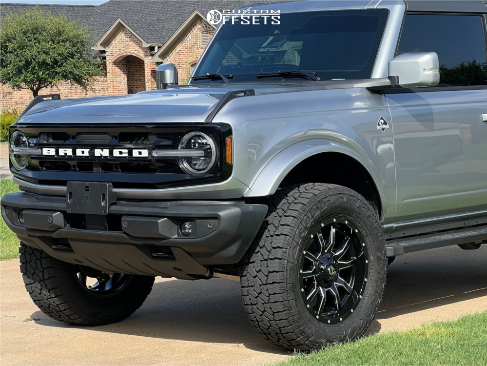 3336972-4-2023-bronco-ford-