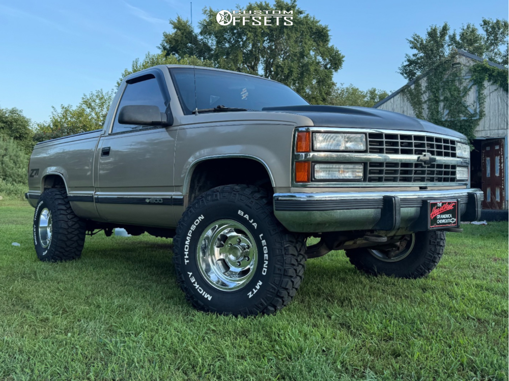 1992 Chevrolet K1500 with 15x10 -50 US Mags Indy and 33/12.5R15