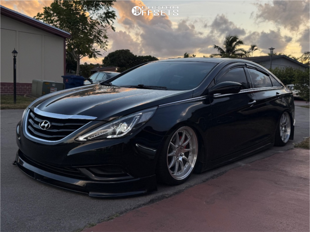 2011 Hyundai Sonata with 18x8.5 35 Aodhan Ds07 and 215/40R18