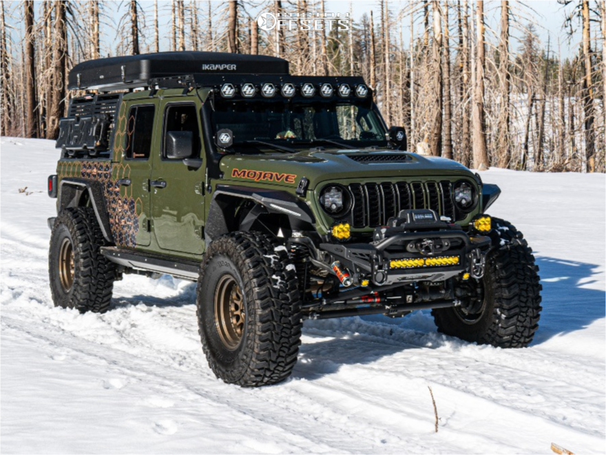 3457933-1-2023-gladiator-jeep-